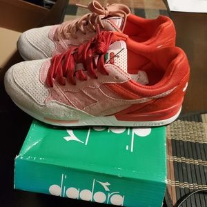 Diadora Size 6.5 Runs Small Read Description